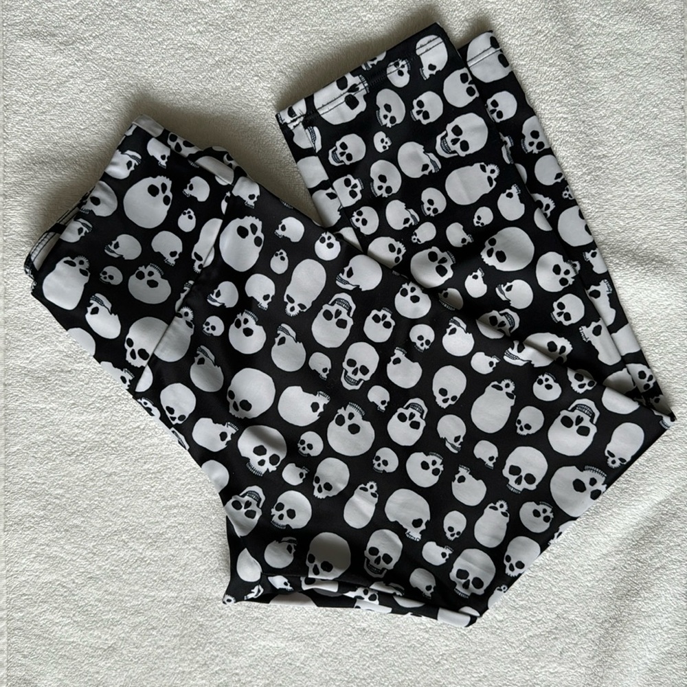 Onzie Skull Yoga Leggings - Capri Length
